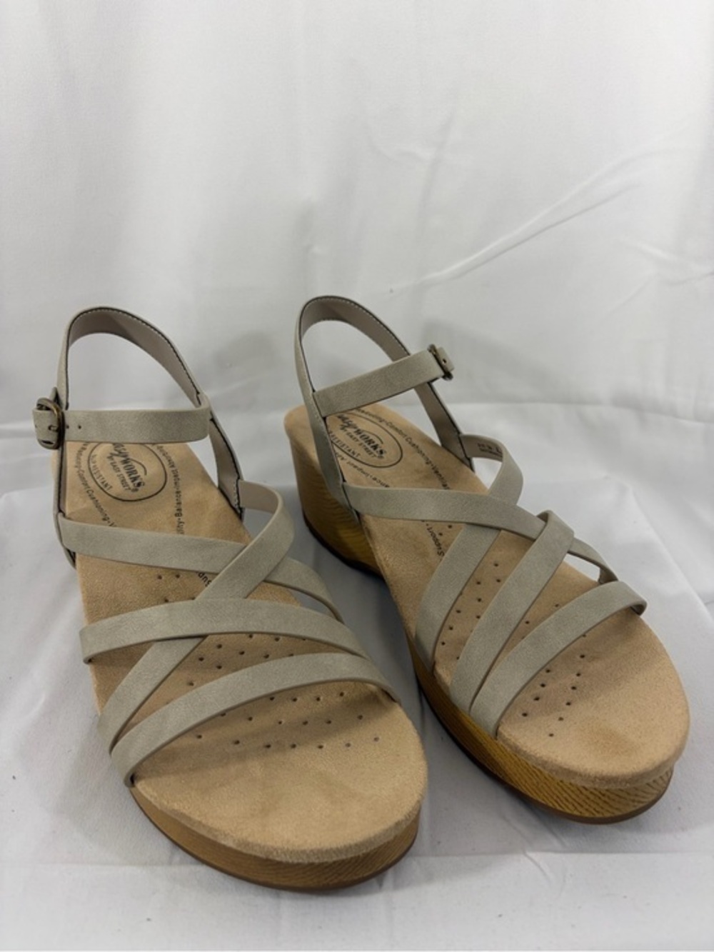 NWT Easy Street Women’s Size 10 Neutral Strappy Wedge Sandals